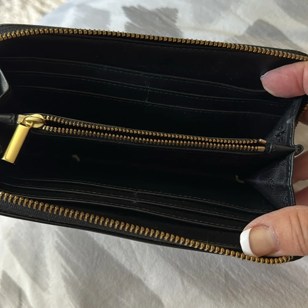 Tory Burch patent leather zip around wallet with all - Picture 3 of 3